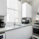 Superb Duplex In Prime Area Of London